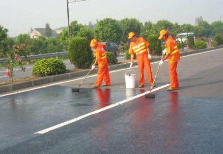 甘孜 彩色路面喷漆维修改色的使用寿命有多长？